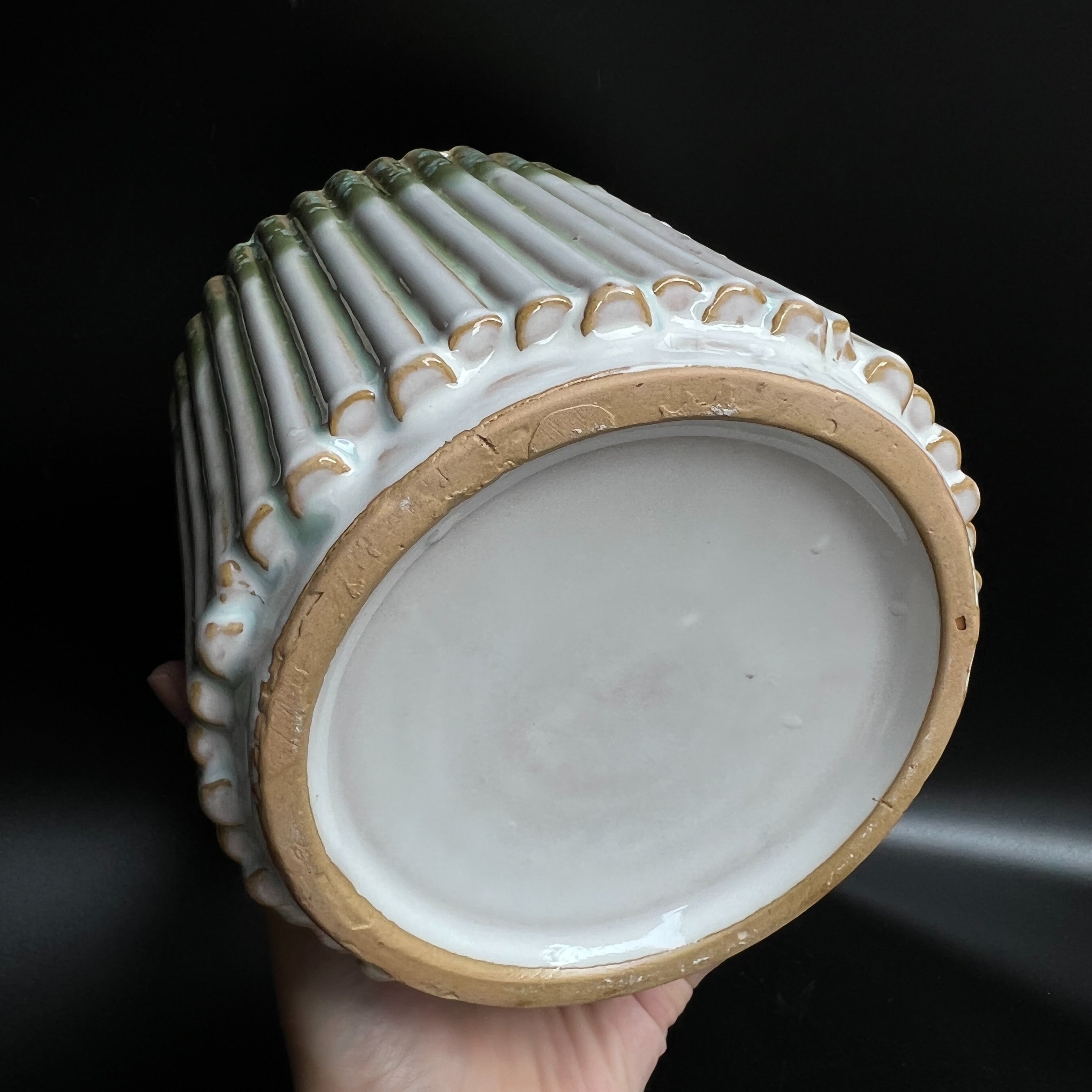 Vertical Stripe Gradient Glaze Ceramic Pot - Vintage Ruffled Edge Succulent Planter for Desktop Greenery Decoration